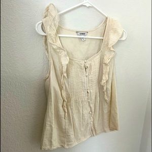 A very modern minimalist shirt cute for picnics